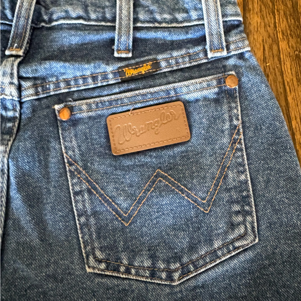 Vintage Wrangler Blue Distressed Cutoff Denim Shorts - Picture 3 of 5